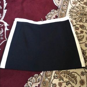 Black & white mini skirt